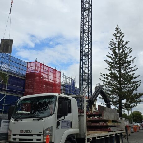 Mobile crane hire services in Brisbane offering flexibility and efficiency for construction projects.
